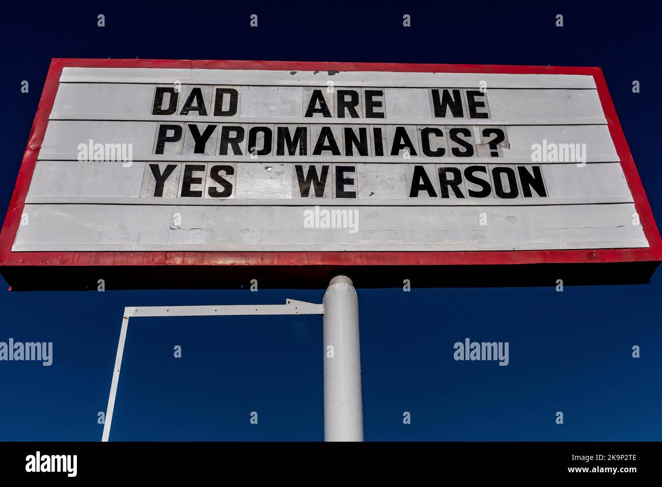 Humorvolle Außenschilder in Albuquerque, New Mexico Stockfoto