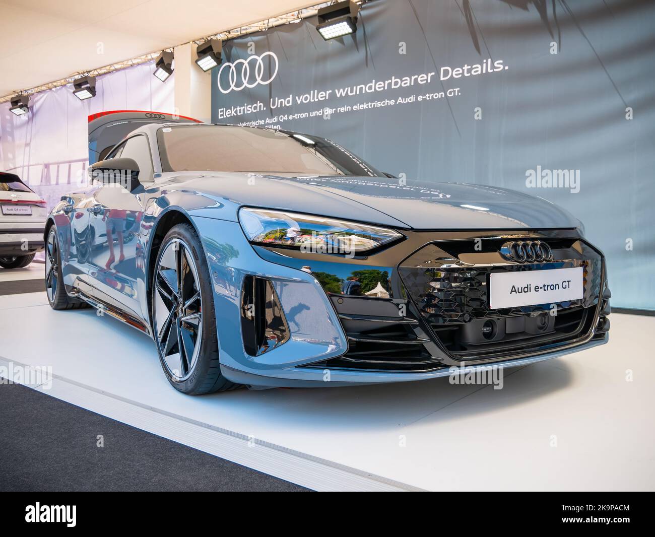 Wien, Österreich - Juni 2022: Nahaufnahme des neuen Elektroautos Audi e-tron GT 2023 Stockfoto