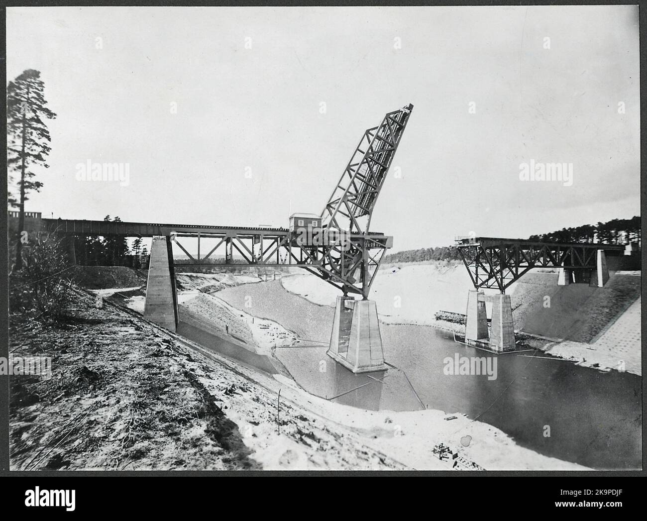 Die Klappbrücke über den Södertälje Kanal. Stockfoto
