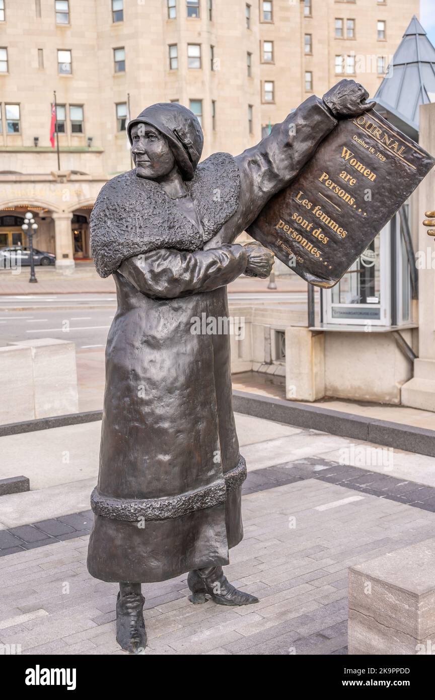 Ottawa, Ontario - 19. Oktober 2022: Die berühmte fünf Statue vor dem Konferenzzentrum. Stockfoto