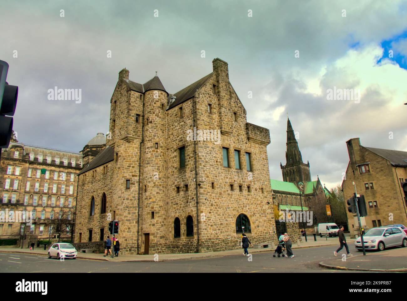 Außen- oder Vordereingang des St. Mungo Museum of Religious Life & Art, 2 Castle St, Glasgow G4 0RH Stockfoto