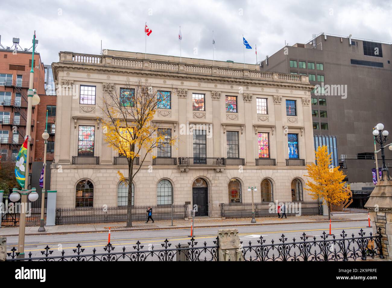 Ottawa, Ontario - 19. Oktober 2022: Außenfassade des Indigenous Peoples Building auf dem kanadischen Parliament Hill. Stockfoto