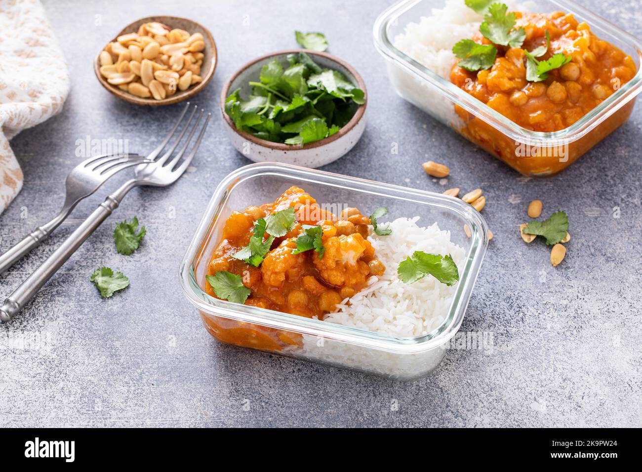 Vegane Mahlzeit Vorbereitung Idee Gemüse und Kichererbsen-Paprika mit Reis Stockfoto