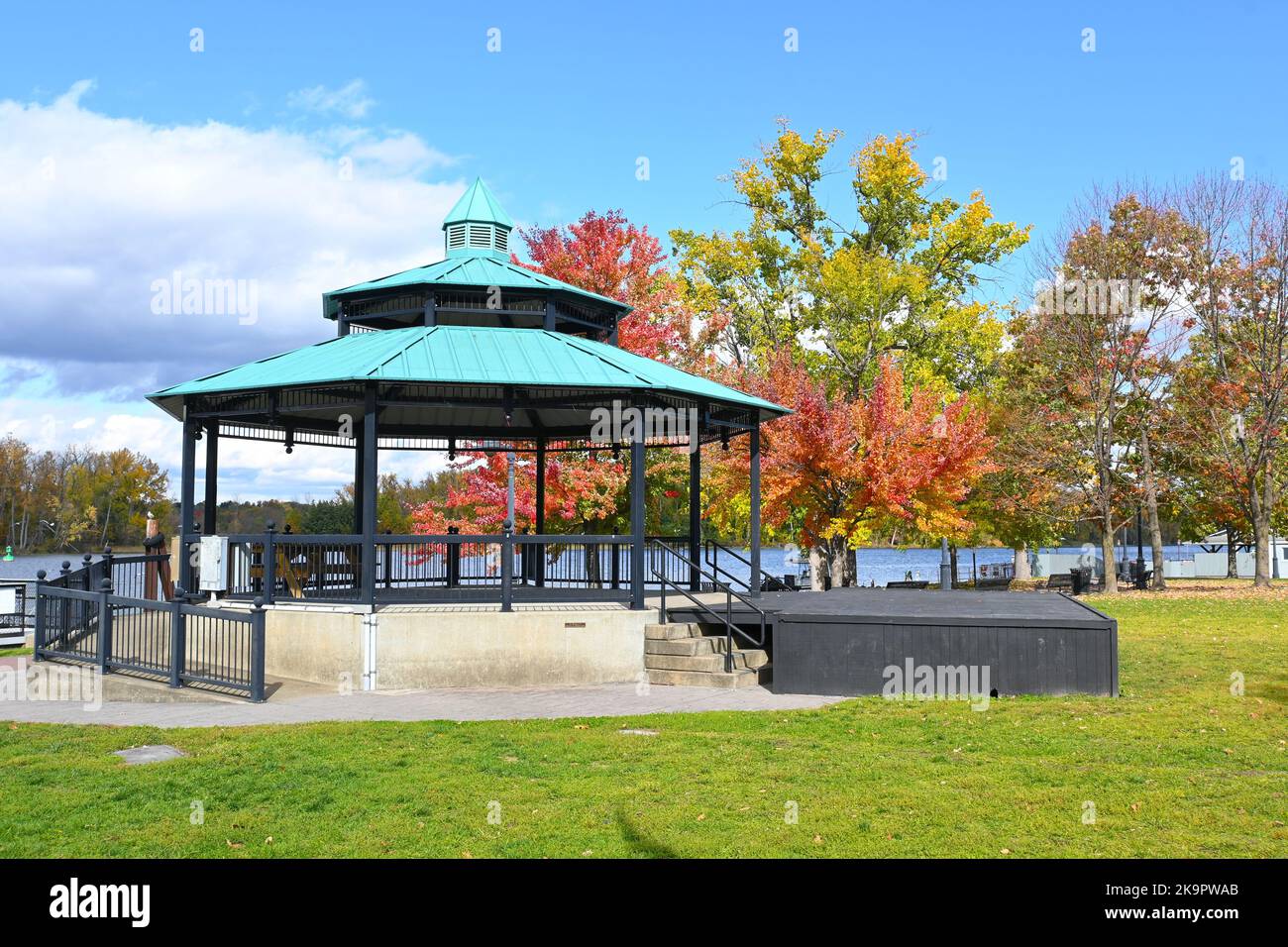 Pavillon im Henry Hudson Riverfront Park in Hudson, New York. Stockfoto