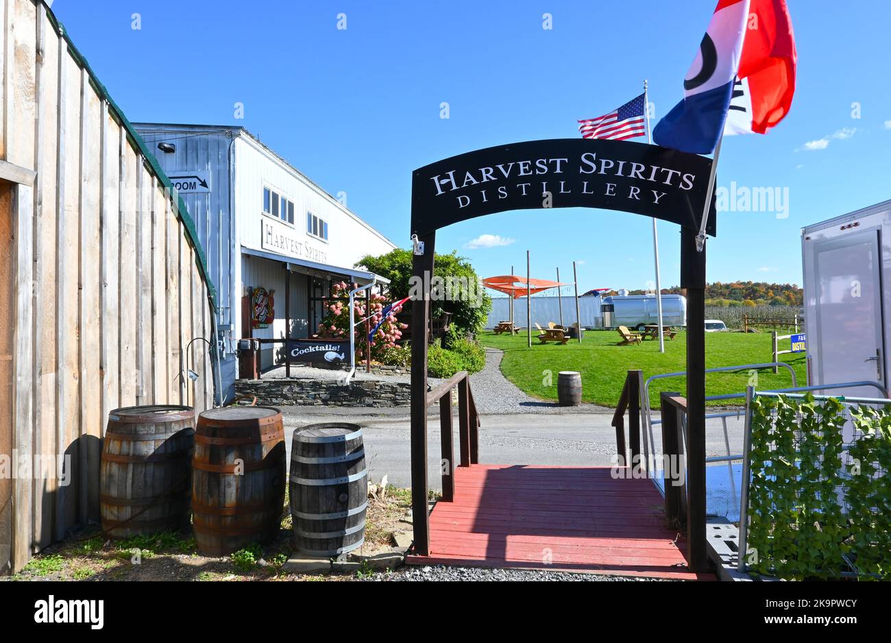 VALATIE, NEW YORK - 19 Okt 2022: Harvest Spirits, die 1. Farm Distillery des Staates New York. Stockfoto