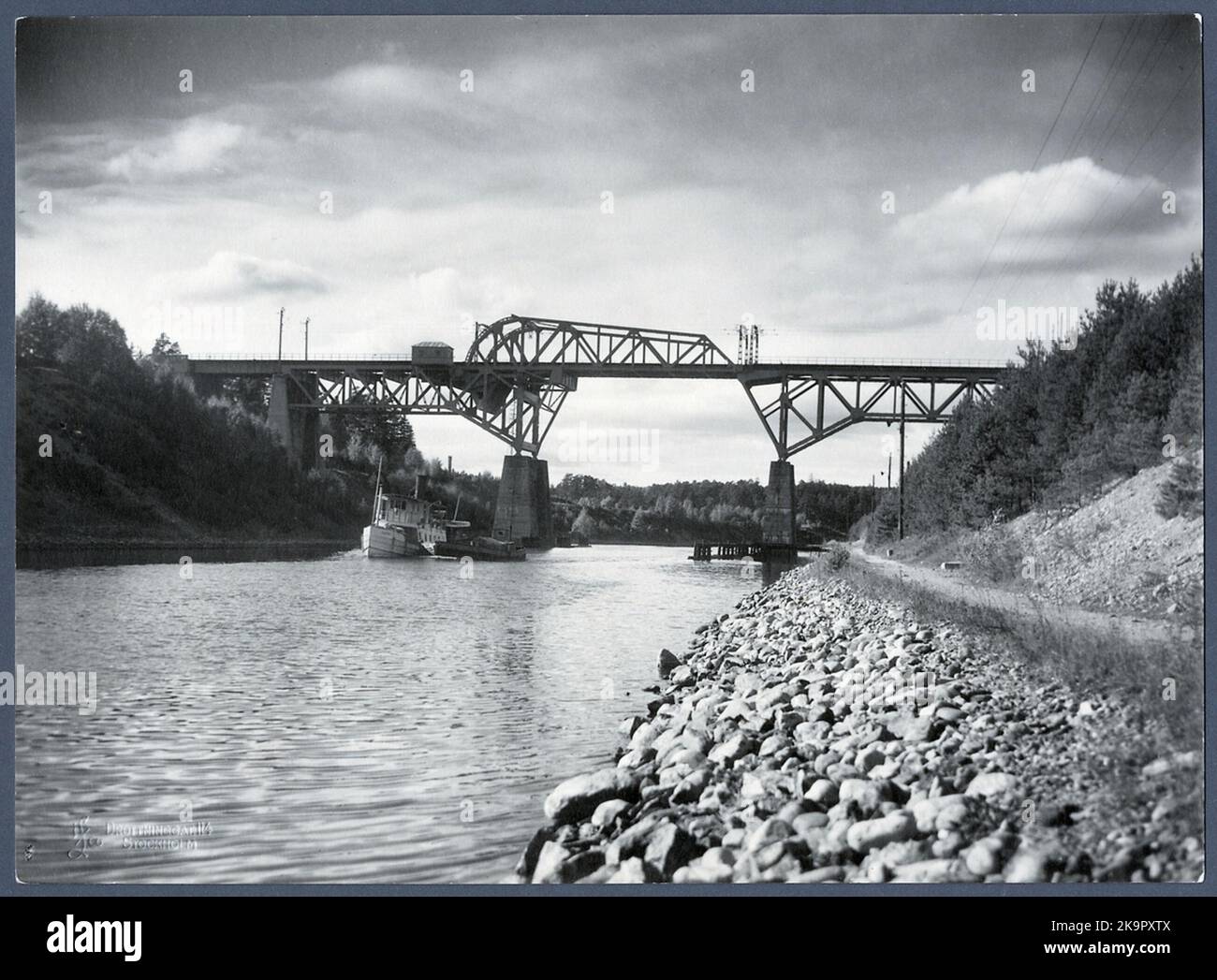 Die Klappbrücke über den Södertälje Kanal. Stockfoto