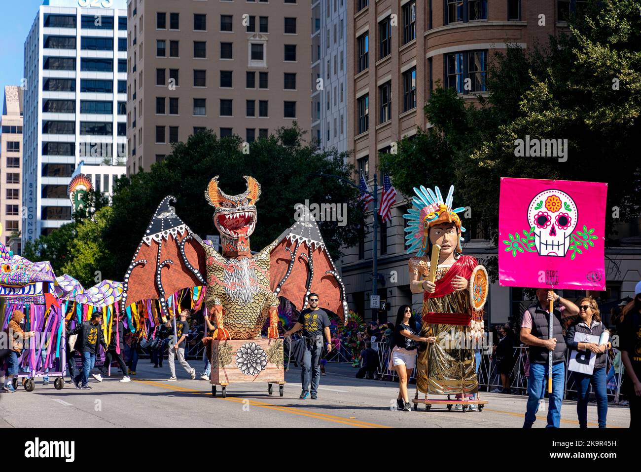 Viva la Vida Day of the Dead (Dia de los Muertos) Parade in Austin, Texas, veranstaltet vom Mexicarte Museum. Stockfoto