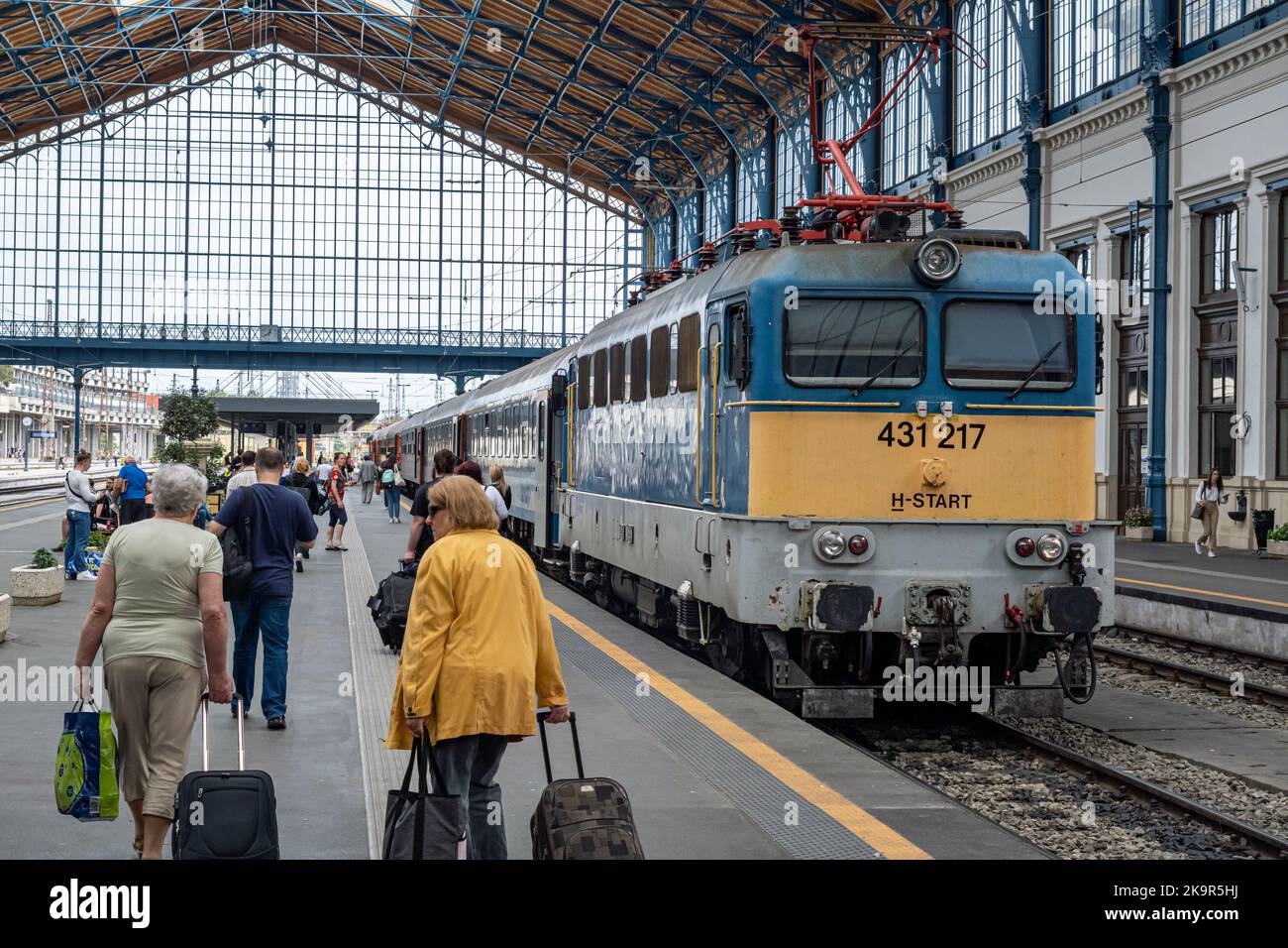 Budapest, Ungarn - 2. September 2022: V43 Lokomotive am Budapester Bahnhof Stockfoto