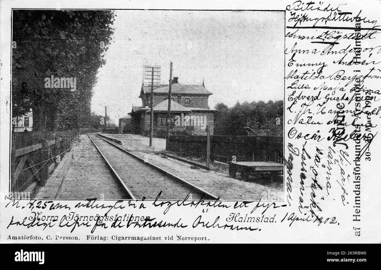 Norra Station in Halmstad. Auf der Eisenbahnstrecke zwischen Halmstad und dem Varberg sollte die Zeit für das Bild etwas früher sein als das Jahr 1902, das auf der Postkarte steht. Text auf Postkarten: 'Erinnerung an die Jahrestagung der Heimdals Association in Halmstad vom 30. Bis 31. März 1902. Stockfoto