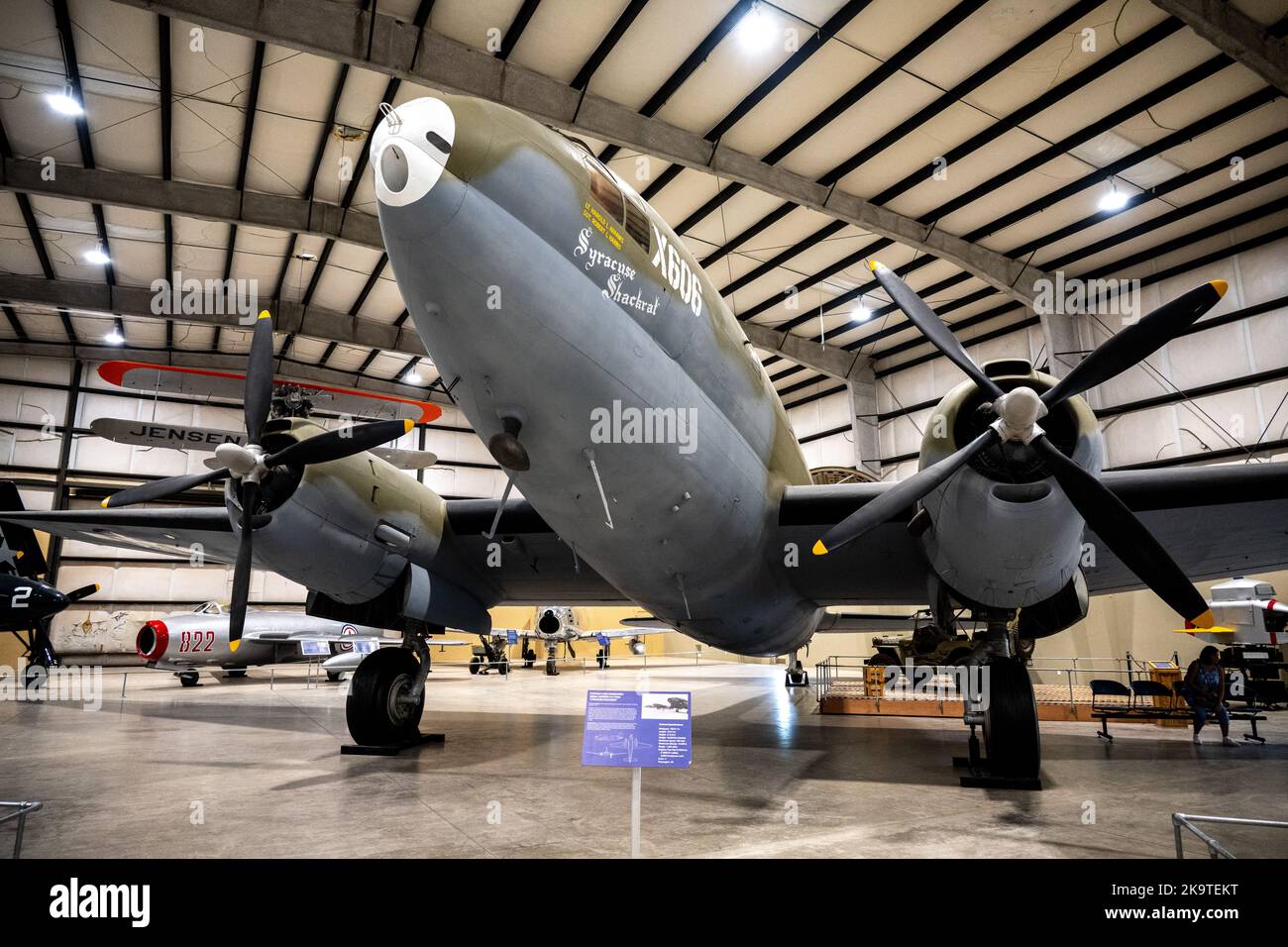 Ein C-46 Commando, das im Pima Air and Space Museum ausgestellt ist Stockfoto