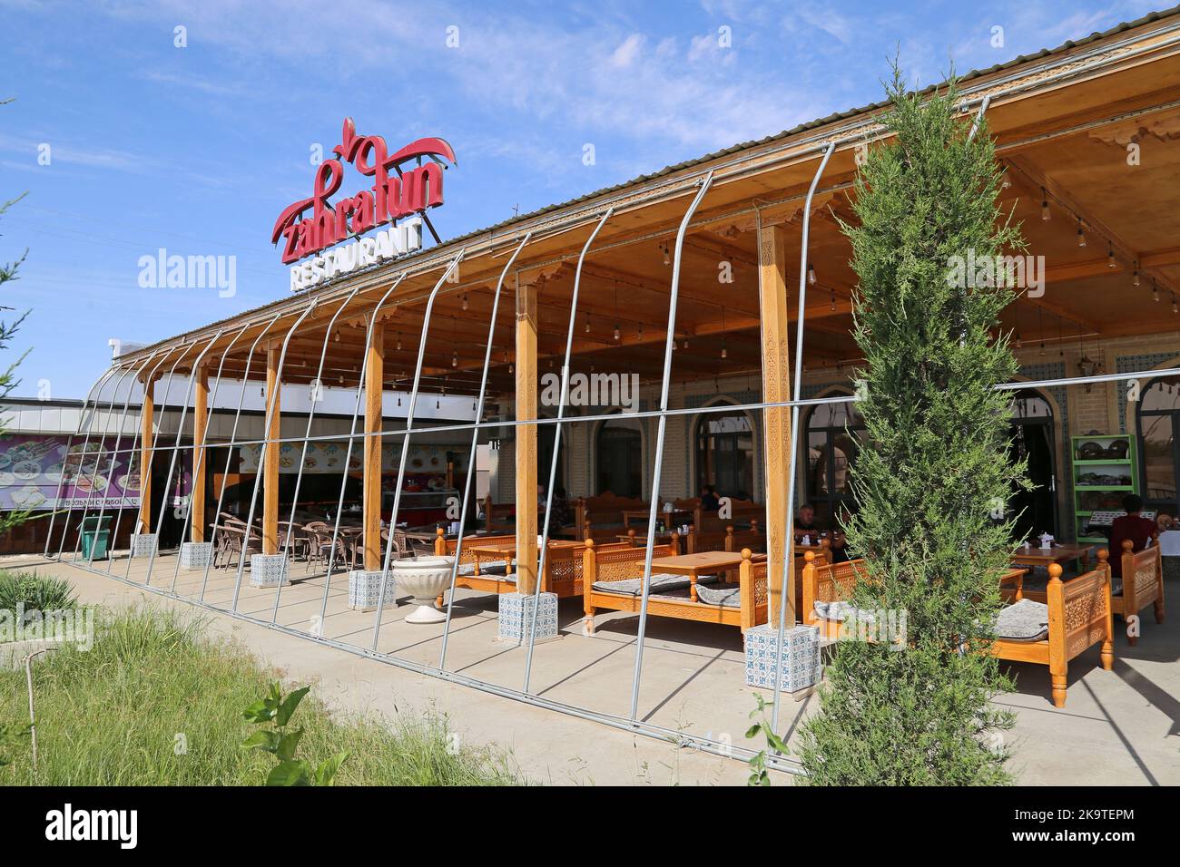 Zahratun Restaurant, Kyzylkum Desert, Bukhara Province, Usbekistan, Zentralasien Stockfoto