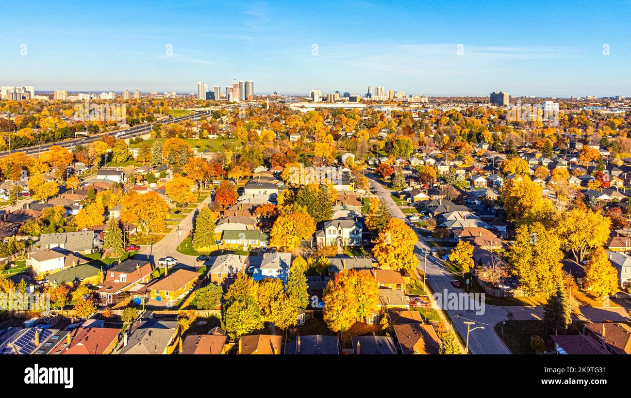 Herbstfarben in Toronto, Kanada. Drohnenansicht Stockfoto