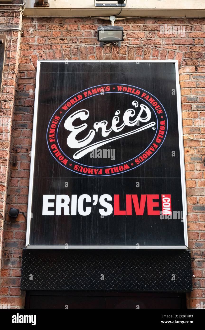 Liverpool, Großbritannien - 7. September 2022: The Entrance to Erics Live Bar . Stockfoto