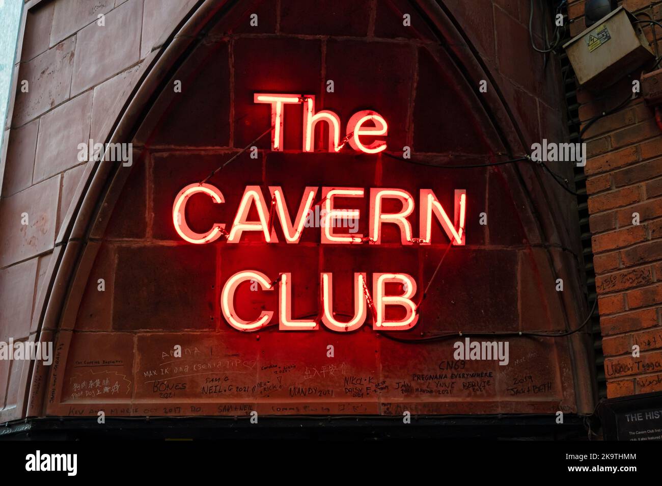 Liverpool, Großbritannien - 7. September 2022: Das Schild für den Cavern Pub in Liverpool. Stockfoto