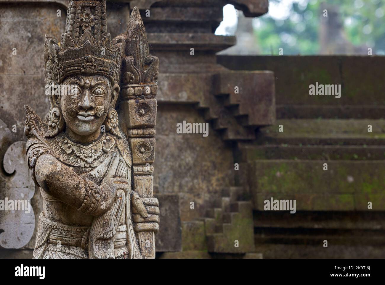 Traditionelle Dämonenwache Statue in Stein gemeißelt in Hindu-Tempel, Pura Tirta Empul, Bali, Indonesien Stockfoto