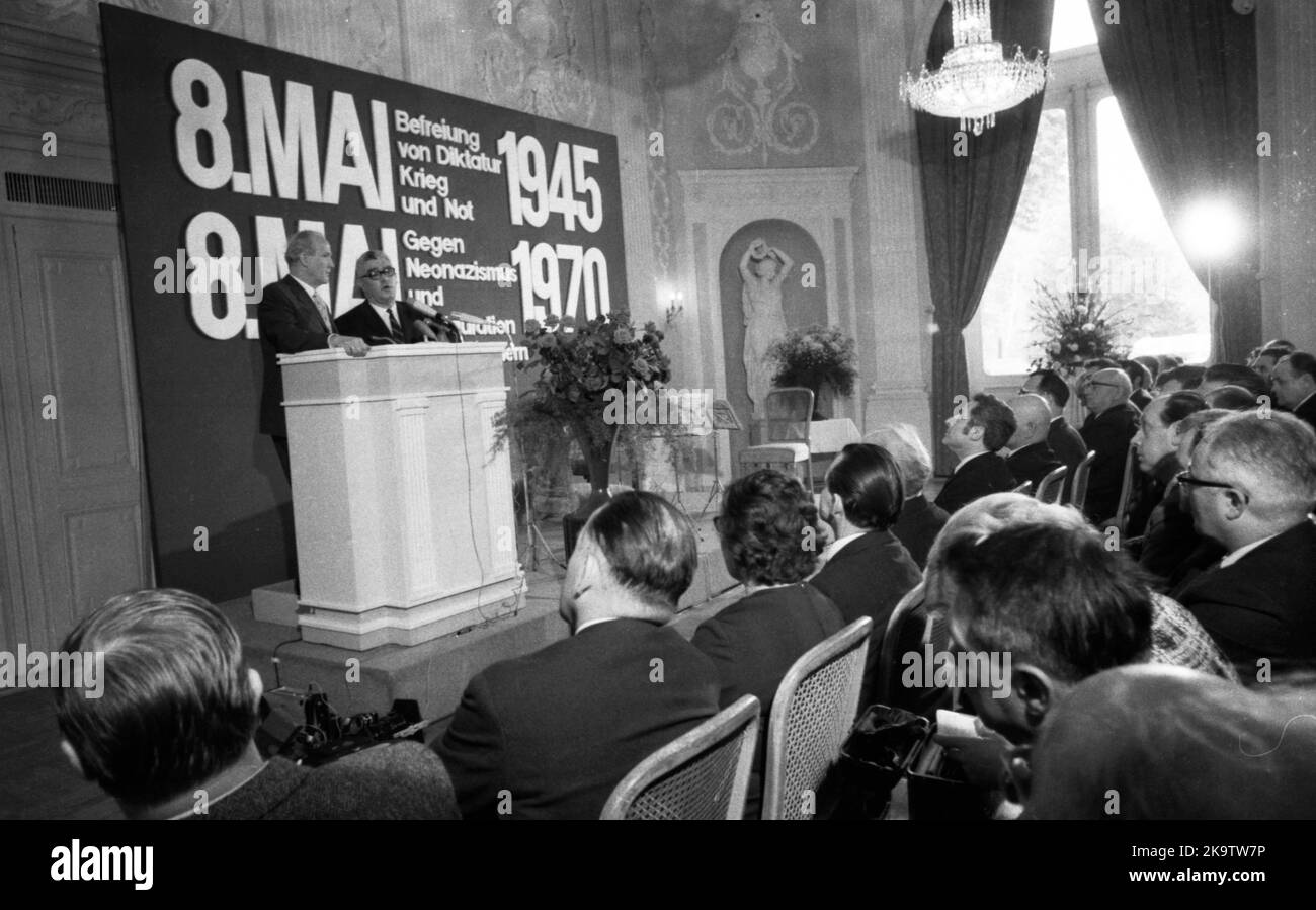 Mit einer internationalen Zeremonie gedachte die Vereinigung der Verfolgten des Nazi-Regimes (VVN) dem 8. Mai 1945 als dem Tag der Befreiung von der Stockfoto