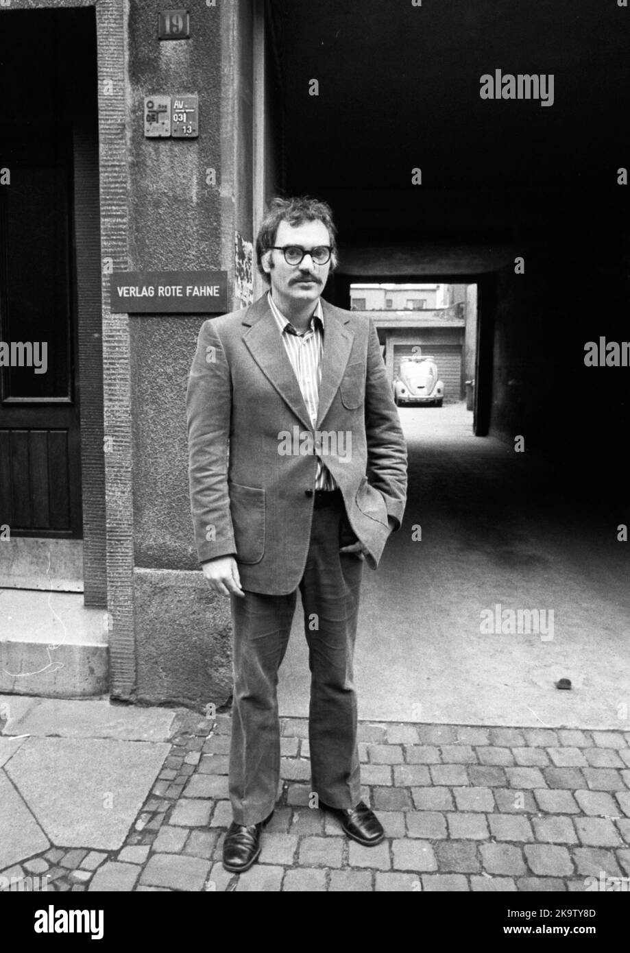 Christian Semler (Vorsitzender der maoistischen KPD und Chefredakteur der Roten Fahne) (später Redakteur des Taz) am 9. November 1972 in Dortmund Stockfoto