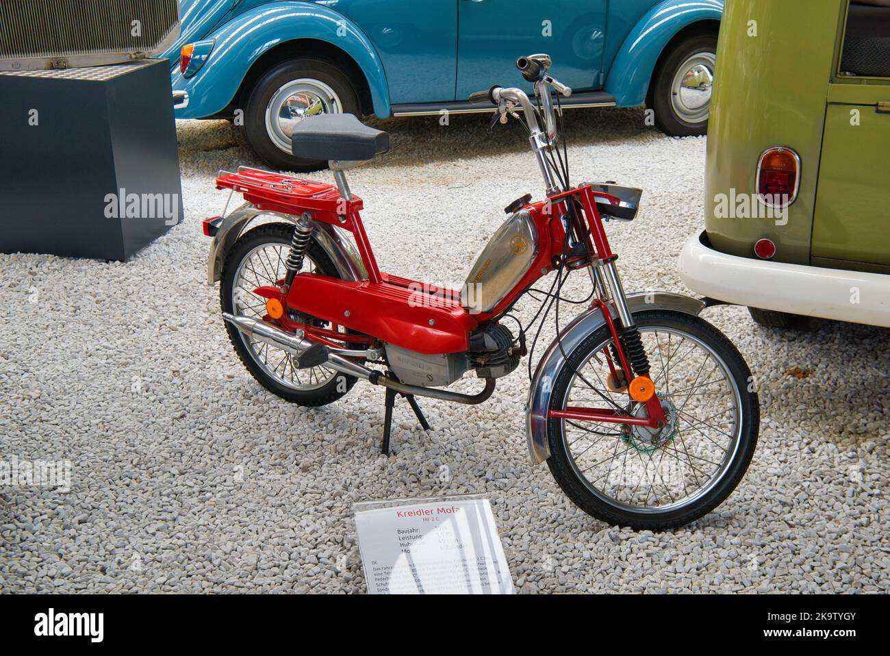 SPEYER, DEUTSCHLAND - OKTOBER 2022: Red KREIDLER MOPED MF 2 C 1974 im Technikmuseum Speyer. Stockfoto