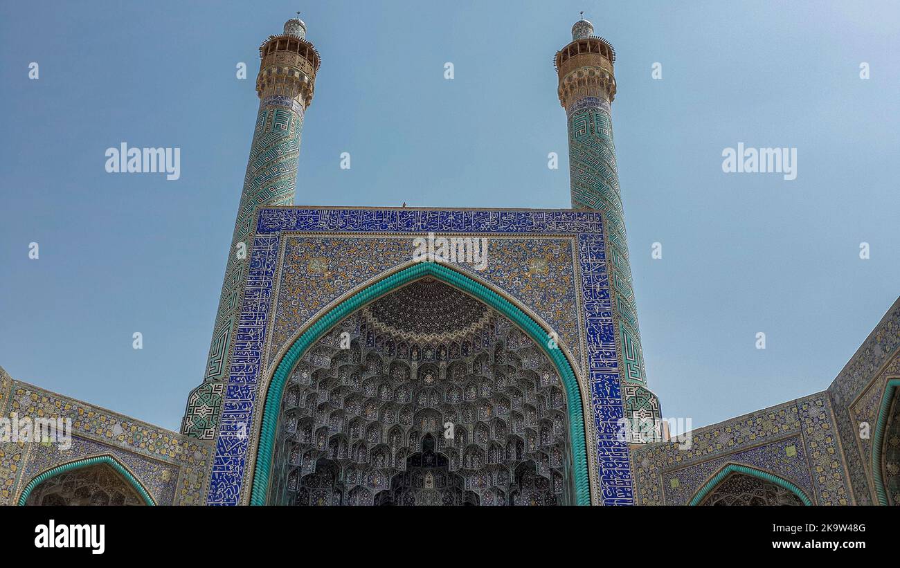 Die Scheich-Lotfollah-Moschee ist einer der größten historischen Orte auf dem naghshe jahan-Platz in Isfahan, Iran Stockfoto