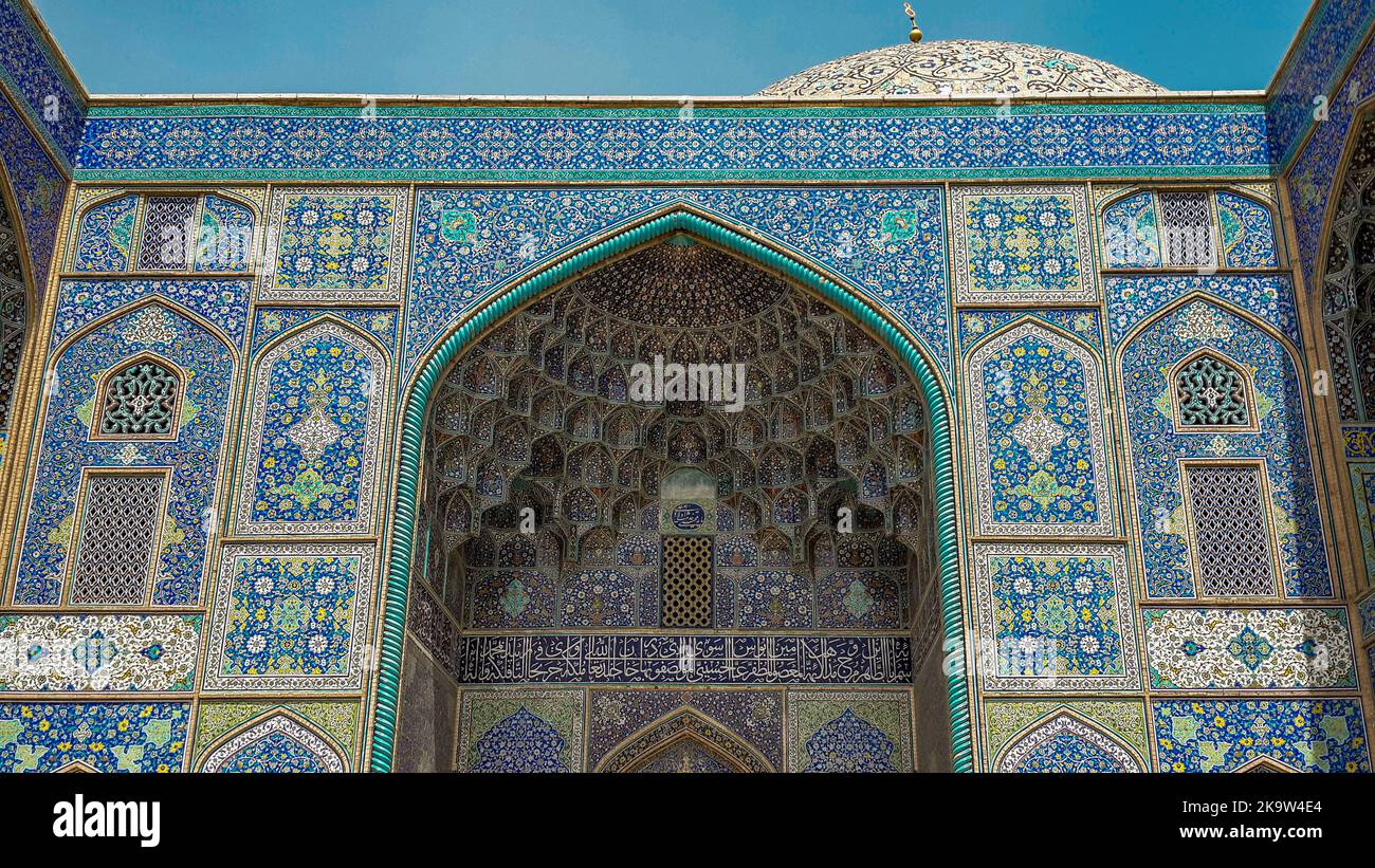 Die Scheich-Lotfollah-Moschee ist einer der größten historischen Orte auf dem naghshe jahan-Platz in Isfahan, Iran Stockfoto