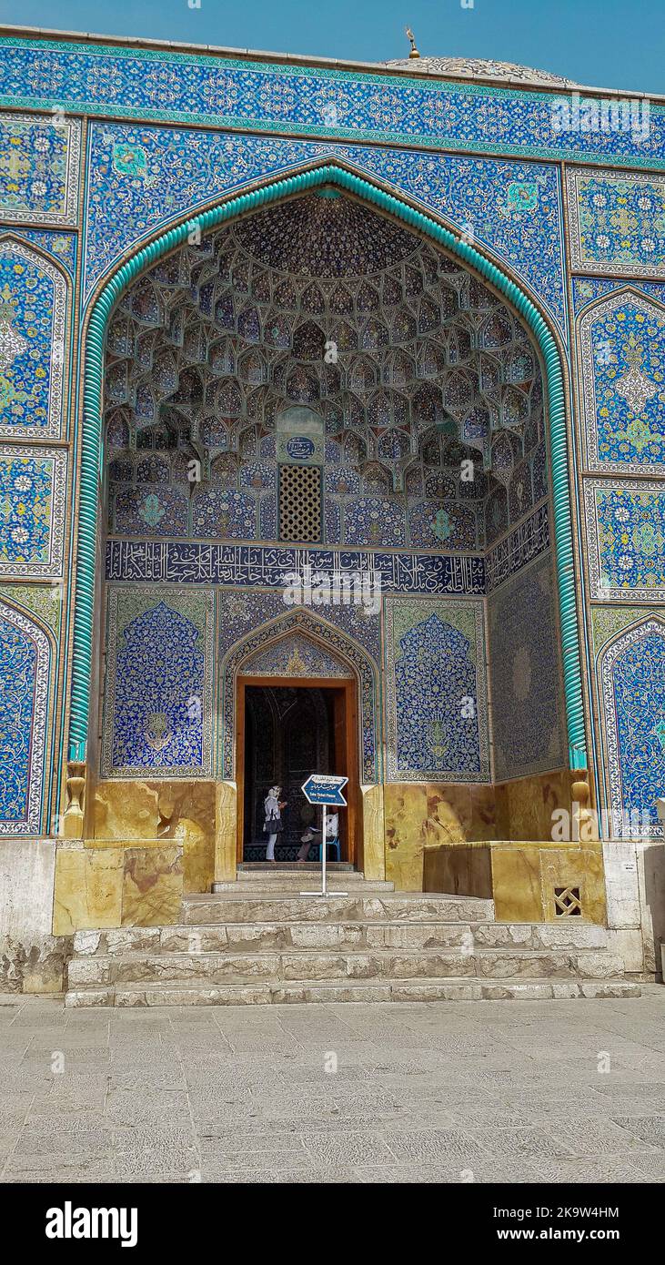 Die Scheich-Lotfollah-Moschee ist einer der größten historischen Orte auf dem naghshe jahan-Platz in Isfahan, Iran Stockfoto