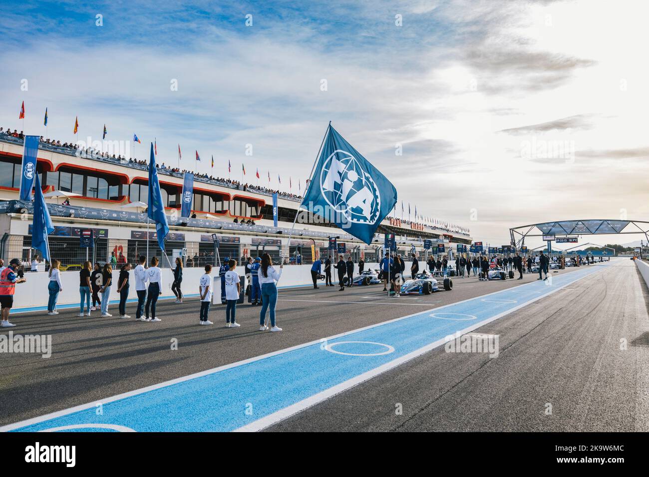 Ambiance Grille de DEPART, Startaufstellung während der FIA Motorsport Games, auf dem Circuit Paul Ricard vom 27. Bis 30. Oktober 2022 in Le Castellet, Frankreich - Foto Marc de Mattia / DPPI Stockfoto