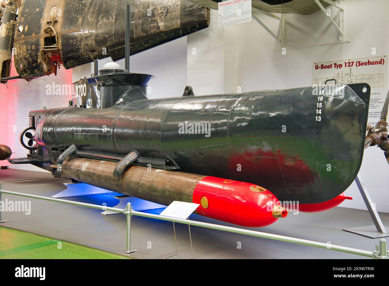 SPEYER, DEUTSCHLAND - OKTOBER 2022: deutsches Kleinsunterseeboot kleines U-Boot XXVIIB5 127 1944 im Technikmuseum Speyer. Stockfoto