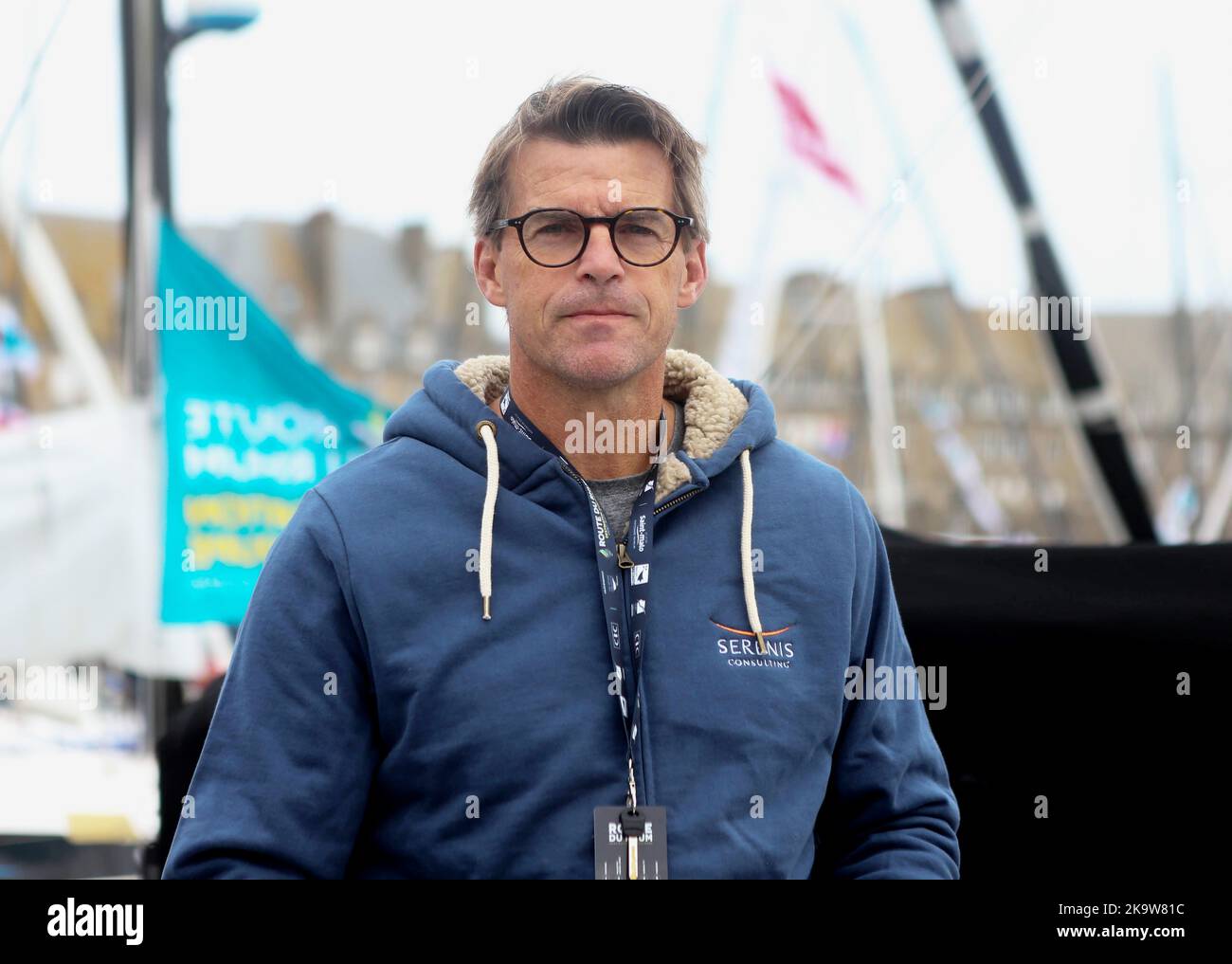 CLASSE 40, SERENIS CONSULTING, Skipper Jean Galfione beim Vorstart der Route du Rhum-Destination Guadeloupe 2022, transatlantisches Solo-Rennen, Saint-Malo - Guadeloupe (6.562 Kilometer) am 29. Oktober 2022 in Saint-Malo, Frankreich - Foto: Laurent Lairys/DPPI/LiveMedia Kredit: Unabhängige Fotoagentur/Alamy Live News Stockfoto