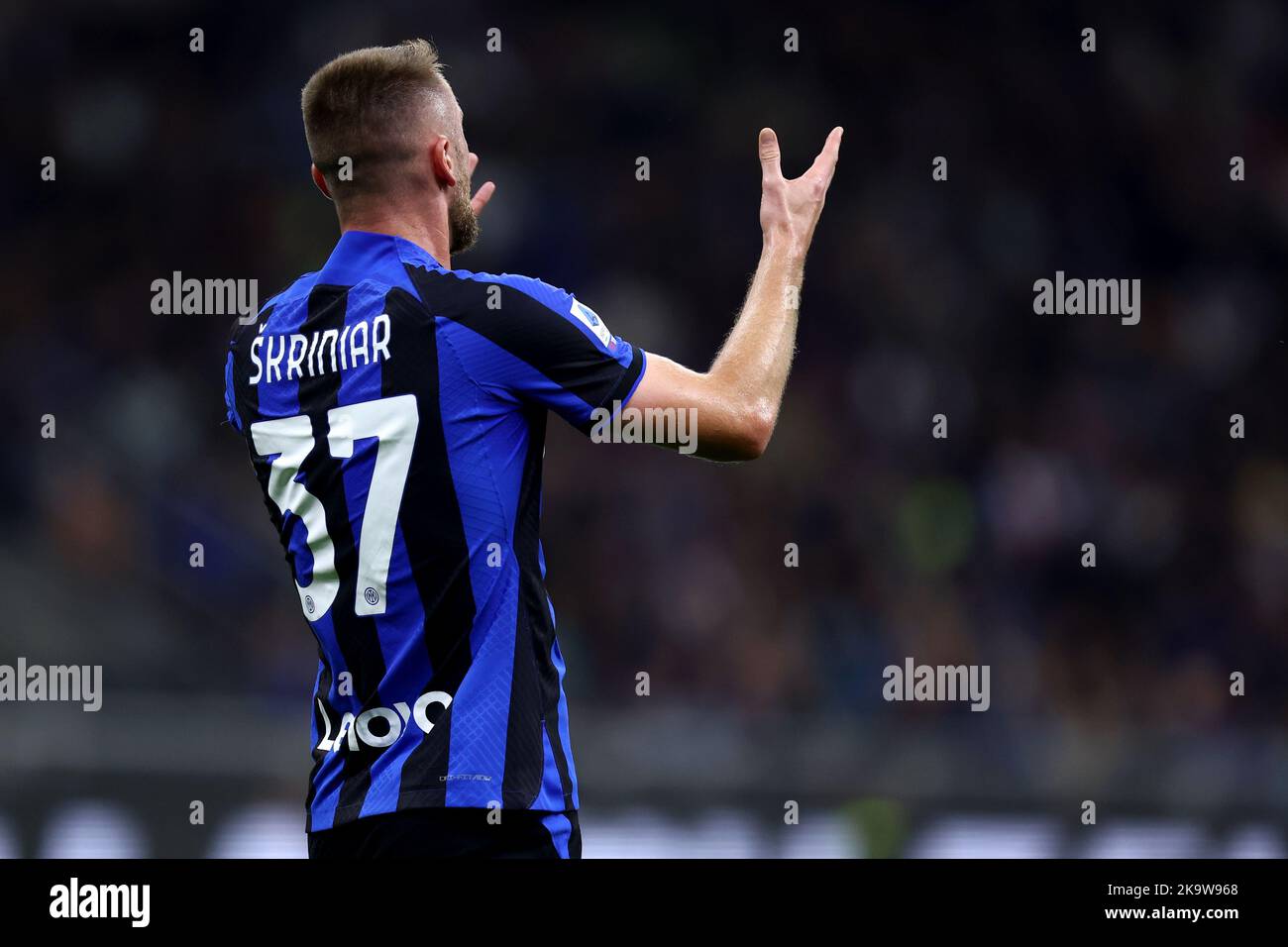 Milan Skriniar des FC Internazionale zeigt sich während des Fußballspiels der Serie A zwischen dem FC Internazionale und dem UC Sampdoria im Stadio Giuseppe Meazza am 29. Oktober 2022 in Mailand Italien. Quelle: Marco Canoniero/Alamy Live News Stockfoto