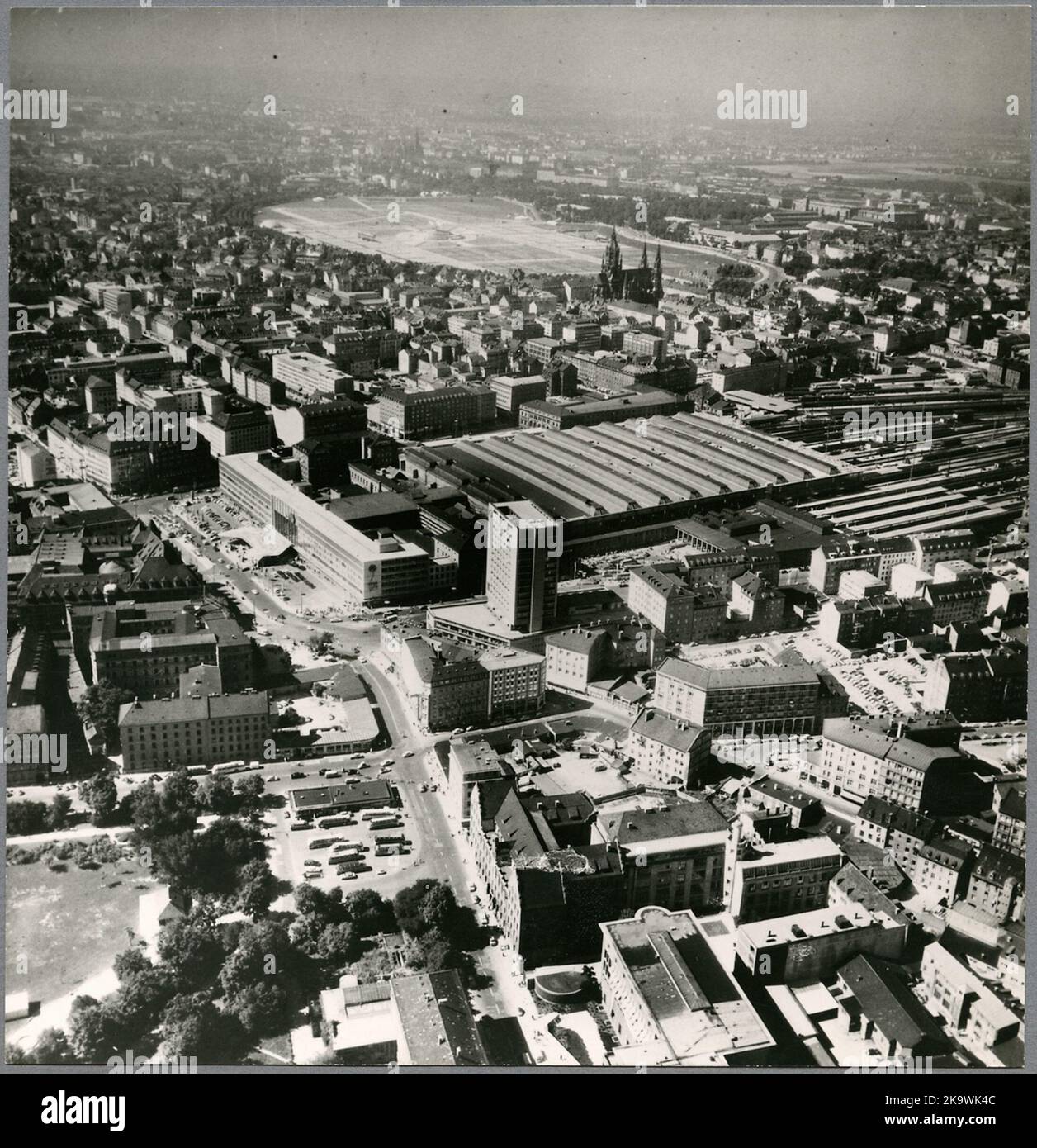 Luftbild über München und seinem Bahnhof. Stockfoto