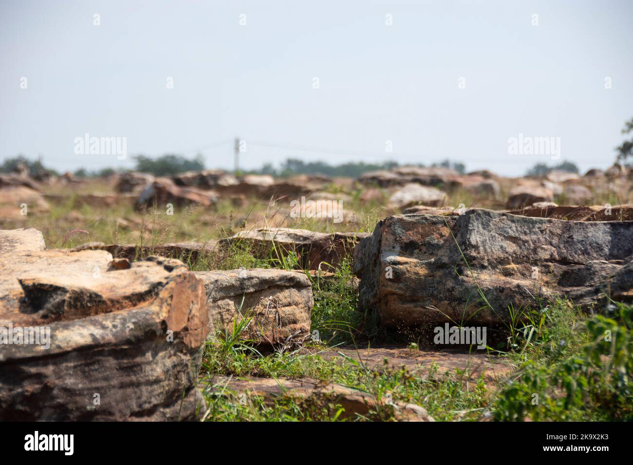 Die Geographie des Distrikts Bastar zeigt vor allem die eisenreichen Böden und das heiße Sommerklima in der Sommerzeit Stockfoto