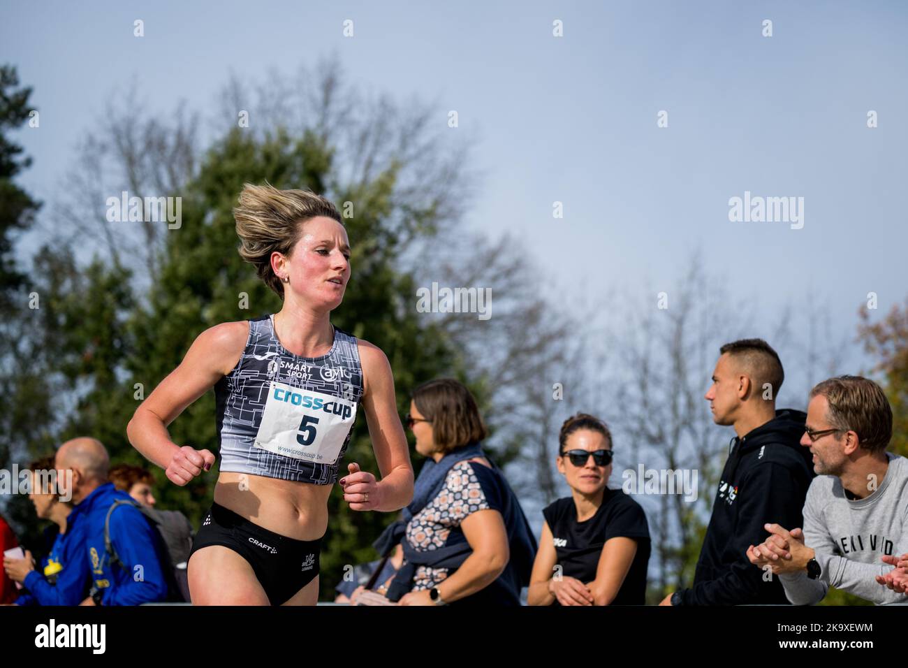 Die Belgierin Eline Dalemans wurde während des Frauenlaufs beim CrossCup-Leichtathletik-Event in Mol, der zweiten Etappe des CrossCup-Wettbewerbs, am Sonntag, den 30. Oktober 2022, in Aktion gezeigt. BELGA FOTO JASPER JACOBS Quelle: Belga Nachrichtenagentur/Alamy Live News Stockfoto