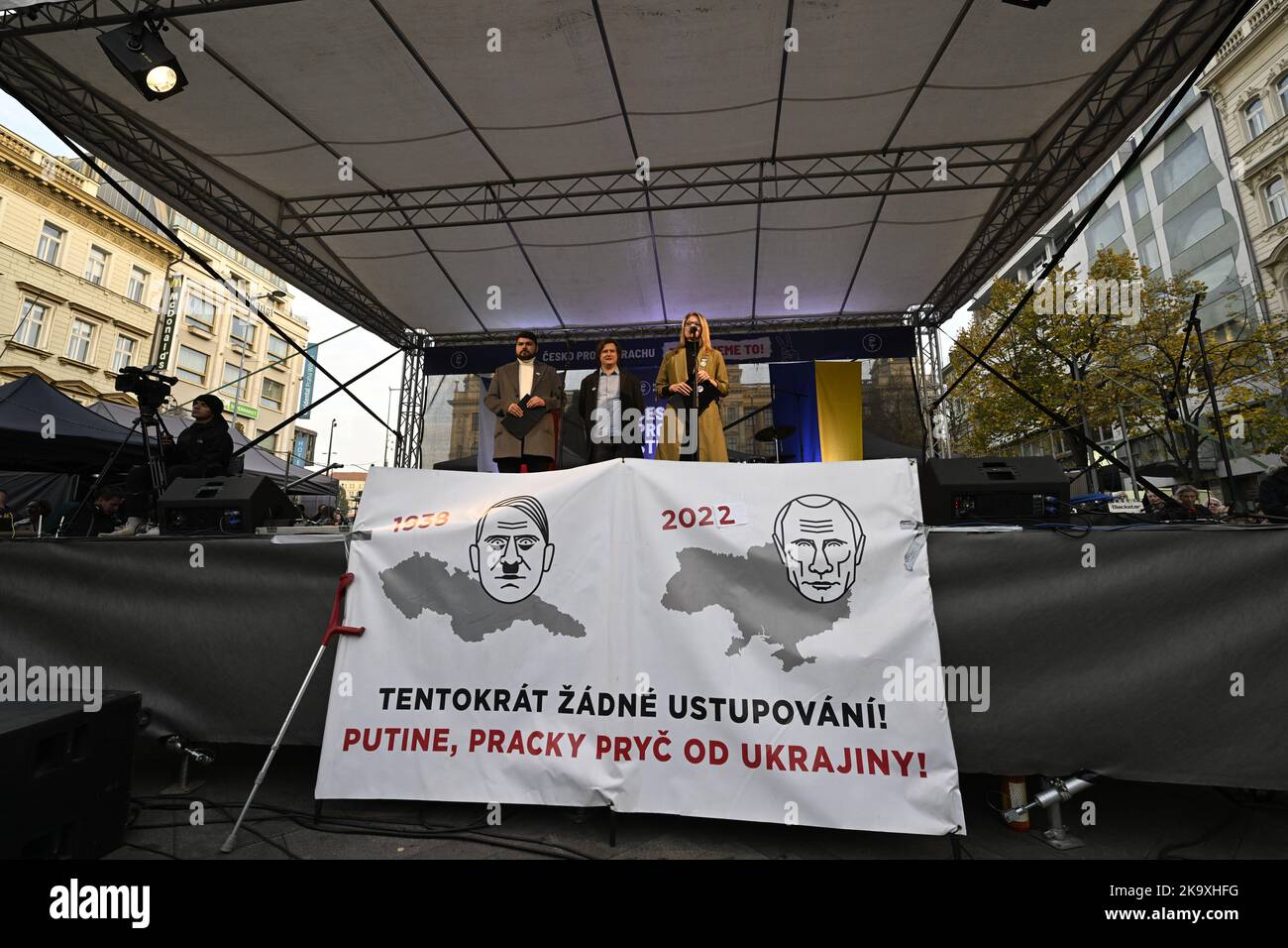 Prag, Tschechische Republik. 30. Oktober 2022. Veranstaltung der Gruppe „Millionen Momente für Demokratie“ „Tschechien gegen Angst: Gemeinsam auf dem Wenzelsplatz“ fand am 30. Oktober 2022 in Prag, Tschechien, statt. Kredit: Katerina Sulova/CTK Foto/Alamy Live Nachrichten Stockfoto