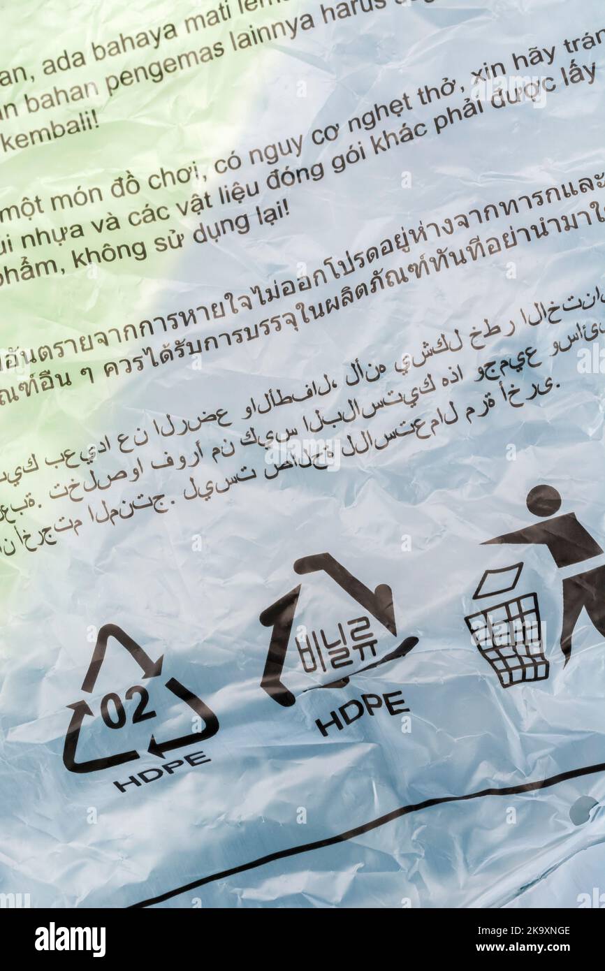 Close shot of 02 plastic Harz Code / Resin Identification Code 2 for High-Density Polyethylen / HDPE on plastic Packaging. Erstickungswarnung. Stockfoto