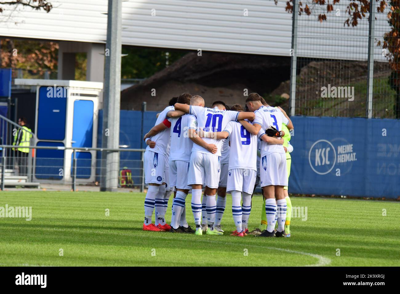 KSC Jugendliga gewinnt gegen SV Eintracht Trier Karlsruher SC belagert U19 von Trier Stockfoto