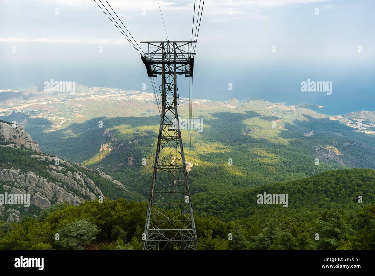 Blick auf die Berge von der Spitze des Tahtali auf das Meer in der Nähe der Küste von Kemer Antalya Türkei Stockfoto