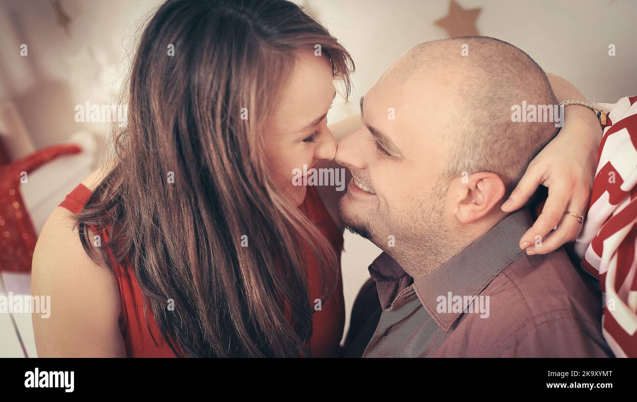 Porträt eines liebenden Ehepaar zu Weihnachten. Stockfoto