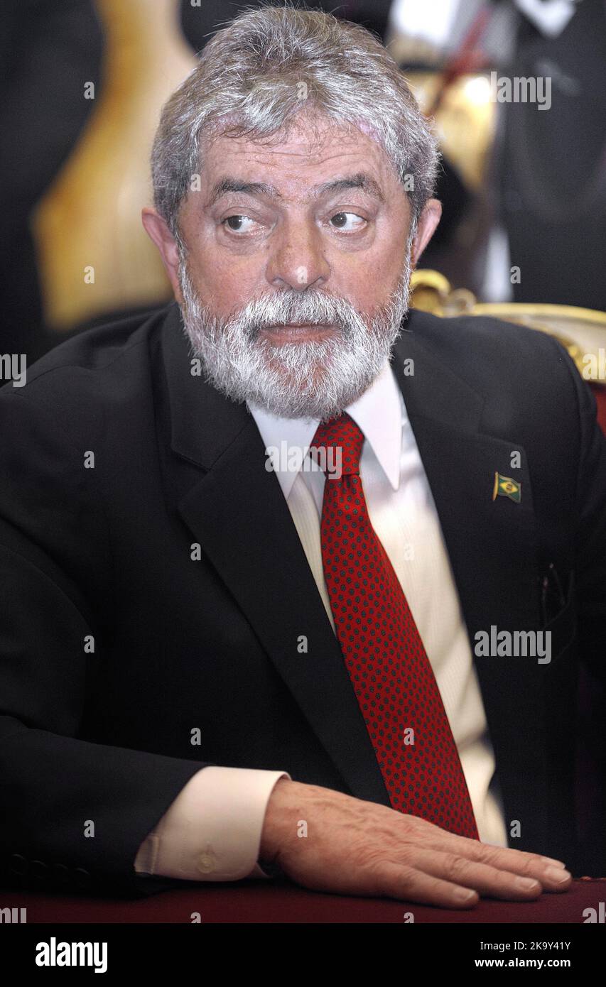 Vatikanstadt. 30. Oktober 2022. Der brasilianische Präsident Luiz Inacio Lula da Silva.in das Bild Papst Benedikt XVI. Trifft den brasilianischen Präsidenten Luiz Inacio Lula da Silva am 13. November 2008 im Vatikan. Kredit: dpa/Alamy Live Nachrichten Stockfoto