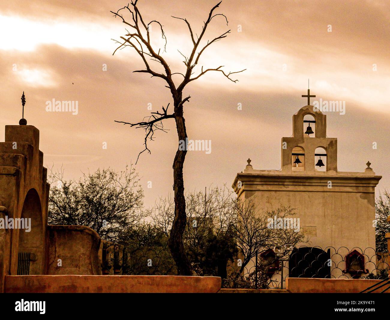 Mission San Xavier del Bac in Tucson, Arizona, ist ein nationales historisches Wahrzeichen Stockfoto