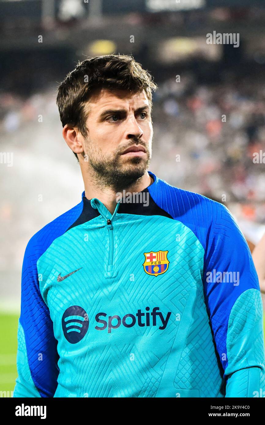 29. Oktober 2022: VALENCIA, SPANIEN - OCTOBR 29: Gerard Pique vom FC Barcelona während des Spiels zwischen dem FC Valencia CF und dem FC Barcelona von La Liga Santander am 29. Oktober 2022 in Mestalla in Valencia, Spanien. (Bild: © Samuel CarreÃ±O/PX Imagens via ZUMA Press Wire) Stockfoto