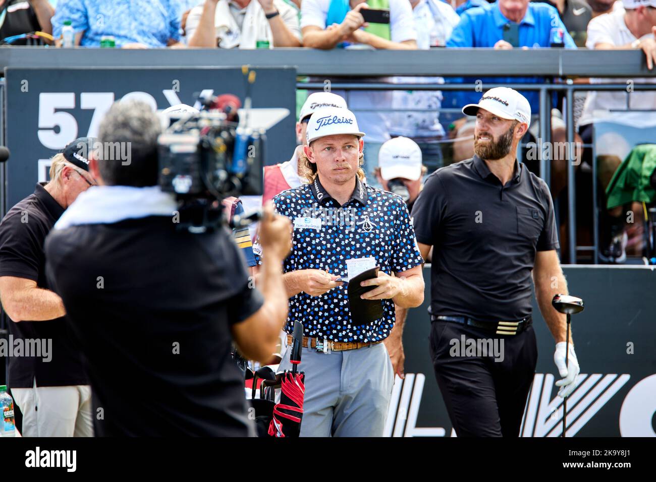 Miami, FL, USA. 30.. Oktober 2022. Cameron Smith spielt beim Finale der LIV Golf Team Championship Miami im Trump National Doral Miami, Doral, Florida Sonntag, 30. Oktober 2022, einen Schuss aus dem 18.-Loch. Kredit: Yaroslav Sabitov/YES Market Media/Alamy Live Nachrichten Stockfoto