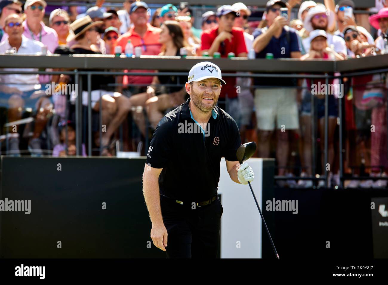 Miami, FL, USA. 30.. Oktober 2022. Branden Grace spielt beim Finale der LIV Golf Team Championship Miami im Trump National Doral Miami, Doral, Florida Sonntag, 30. Oktober 2022, einen Schuss aus dem 18.-Loch. Kredit: Yaroslav Sabitov/YES Market Media/Alamy Live Nachrichten Stockfoto