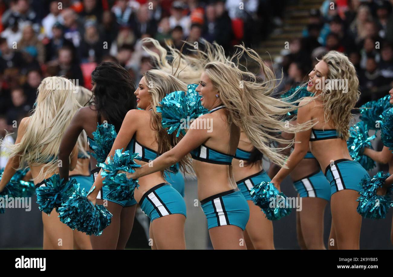 London, Großbritannien. 30. Oktober 2022. Jacksonville Jaguars Cheerleader beim Spiel der NFL International Series am Sonntag, den 30. Oktober 2022, im Londoner Wembley. Broncos gewann das Spiel mit 21:17. Foto von Hugo Philpott/UPI Credit: UPI/Alamy Live News Stockfoto