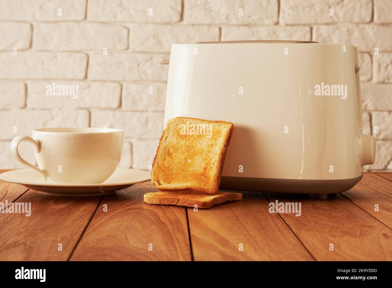 Frühstück mit heißem Kaffeebecher, geröstetem Brot und Toaster auf dem Holztisch. Kochen und Haushaltswaren Technologien Hintergründe Stockfoto