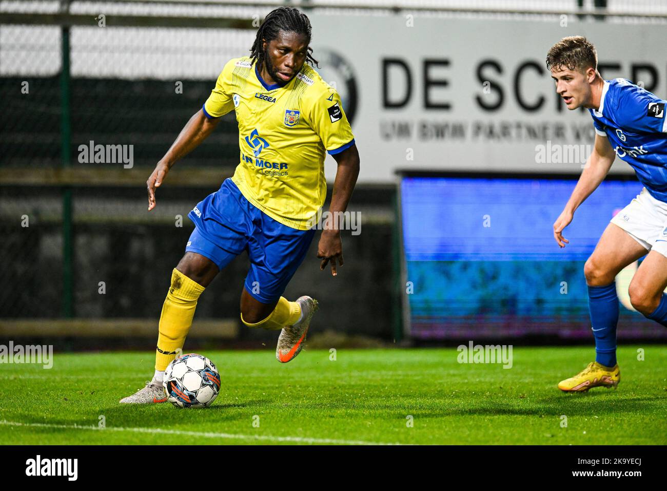 Beverens Dieumerci Mbokani in Aktion bei einem Fußballspiel zwischen SK Beveren und Jong Genk, Sonntag, 30. Oktober 2022 in Beveren-Waas, am 11. Tag der 'Challenger Pro League' 1B der zweiten Division der belgischen Meisterschaft 2022-2023. BELGA FOTO TOM GOYVAERTS Stockfoto