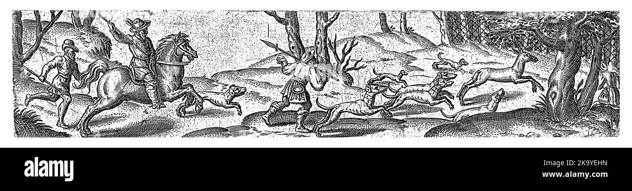 Das Bild zeigt einen Reiter und drei Jäger zu Fuß. Sie jagen einem Hirsch, der in den Wald läuft. Sieben Jagdhunde laufen hinter dem Hirsch. Stockfoto