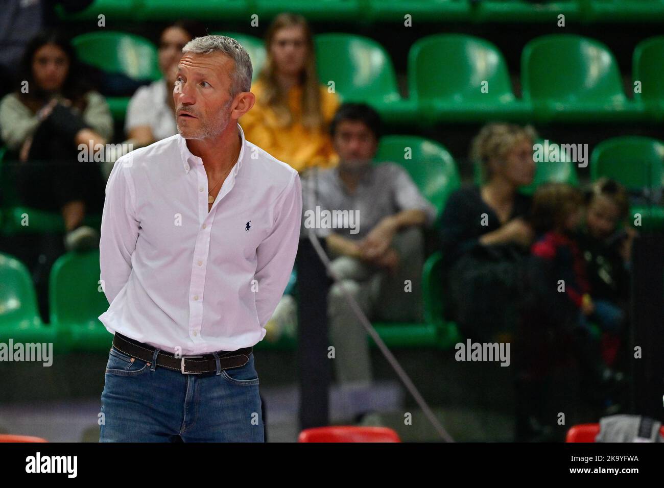 Pala Ubi Banca, Cuneo, Italien, 30. Oktober 2022, Emanuele Zanini Cuneo)&#XA; Cheftrainer während des Spiels Cuneo Granda Volley gegen TrasportiPesanti Casalmaggiore - Volleyball Italian Serie A1 Women Stockfoto