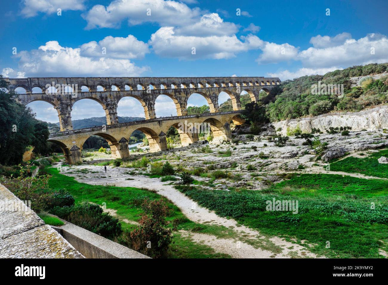 Das römische Aquädukt in Pont Du Gard, Frankreich. Erbaut im 1. Jahrhundert n. Chr. Als UNESCO-Weltkulturerbe. Stockfoto