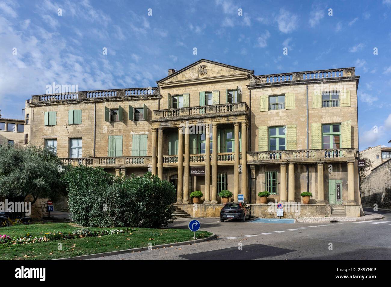 Hotel du Baron de Castille, Uzes Frankreich. Das Gebäude stammt aus dem 13.. Jahrhundert. Stockfoto