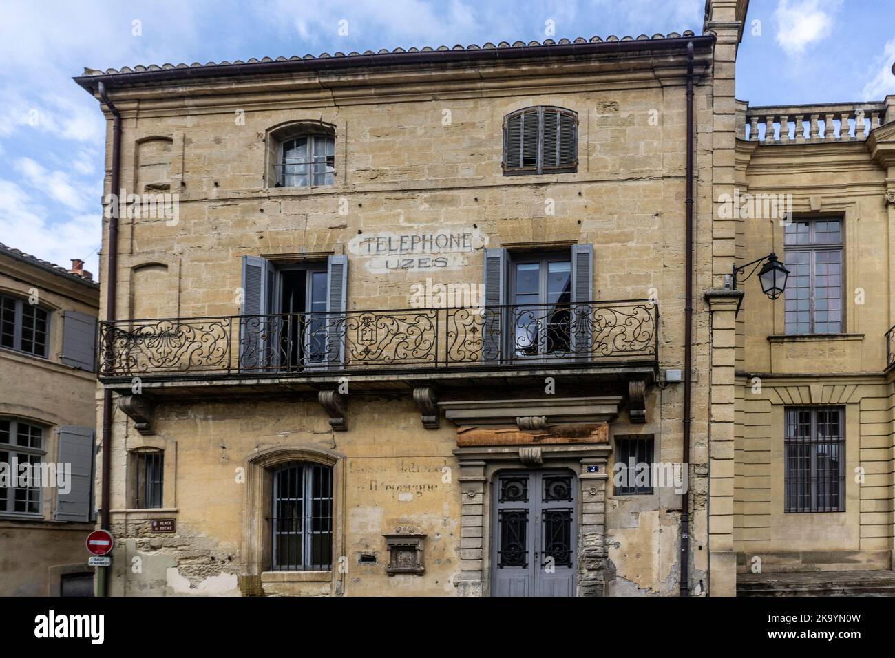Die Architektur der historischen Stadt Uzes France, die teilweise aus dem 1.. Jahrhundert stammt. Stockfoto